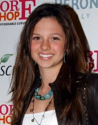 Photos de Mackenzie Rosman - All The Things We Adore  Fashion Show - 8